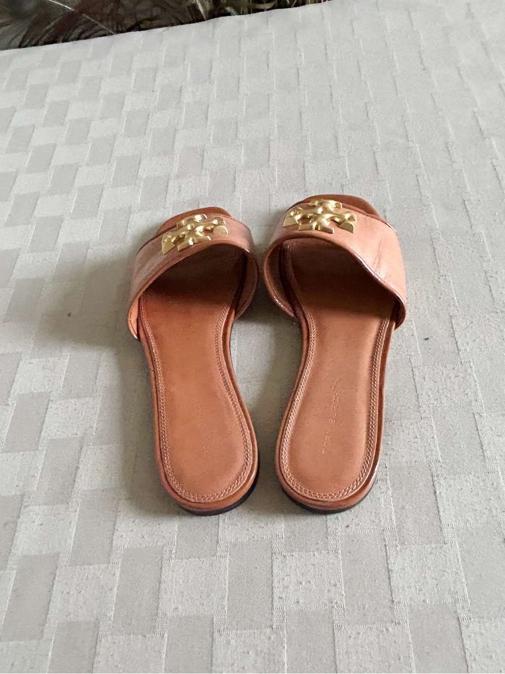 Tory Burch Eleanor Slides Sandals in Bourbon Brown Goat Leather - Picture 6 of 13